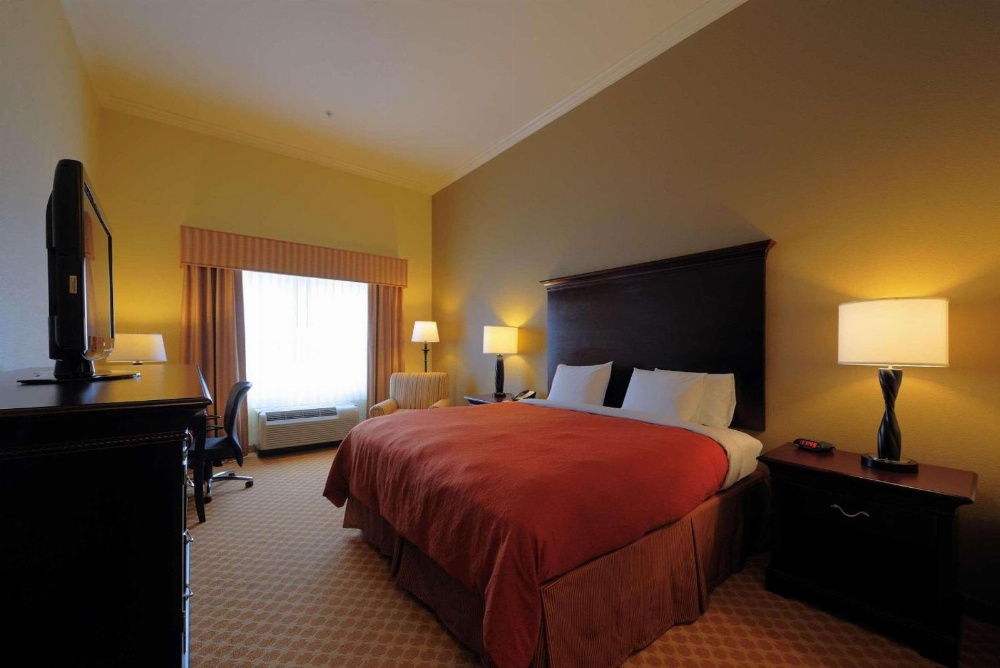 King Room with Whirlpool - Non Smoking/Interior Hall